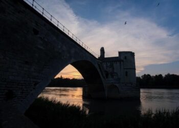 Concert au coucher du soleil au Pont d’Avignon