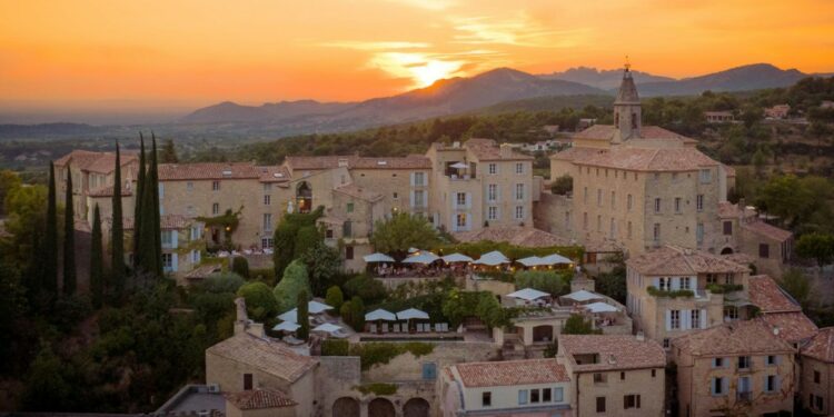 Crillon-le-Brave, ‘Maisons Pariente’ élue Meilleur Hôtel Resort de France par Travel Leisure World’s Best Awards 2023