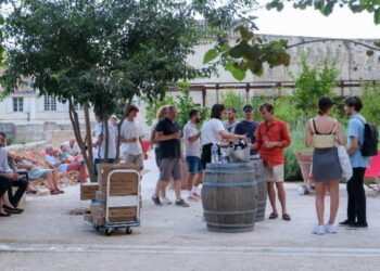 Avignon : dégustez un verre dans les jardins du Palais des Papes