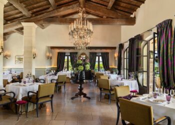 Le restaurant gastronomique de La Coquillade élu meilleure table du Luberon