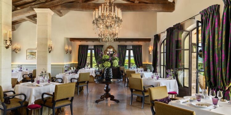 Le restaurant gastronomique de La Coquillade élu meilleure table du Luberon