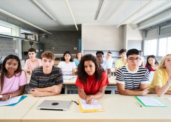 Aides : tout savoir sur la rentrée scolaire avec Service-public.fr