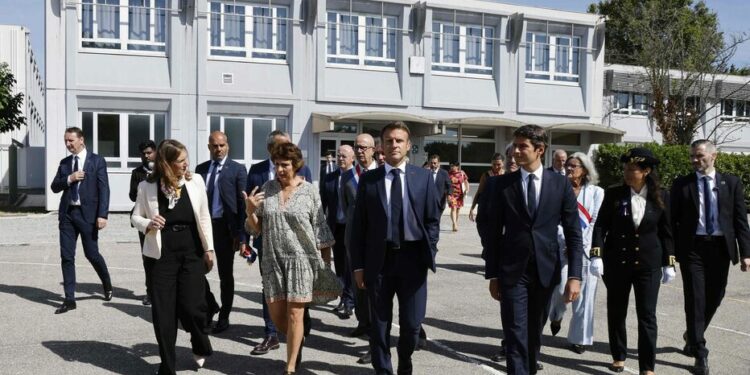 (Vidéo) Emmanuel Macron prépare la rentrée à Orange