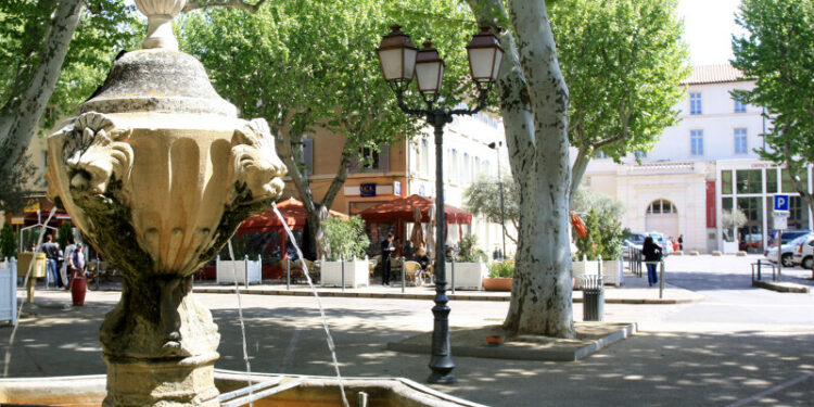 Les touristes de plus en plus nombreux dans le centre-ville de Carpentras