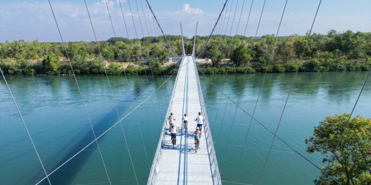 (Vidéo) Via Rhôna : à la découverte de la nouvelle passerelle sur le Rhône