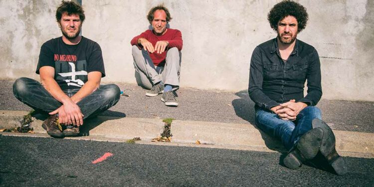 Ostrakinda, un trio inclassable