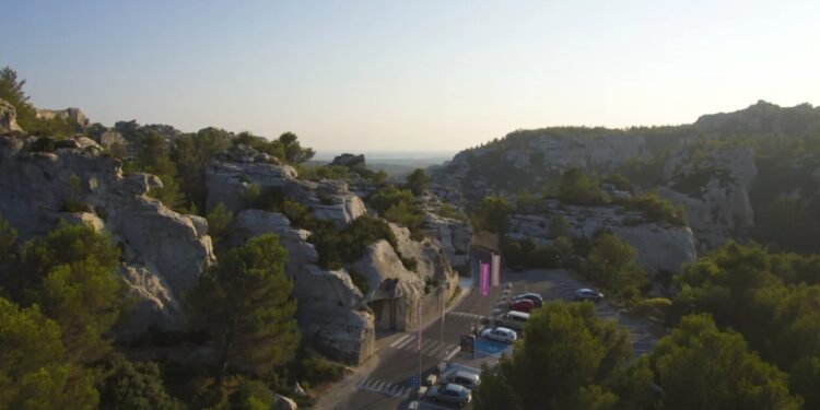Ultime épisode dans la saga de l’exploitation des Carrières de Lumières aux Baux de Provence