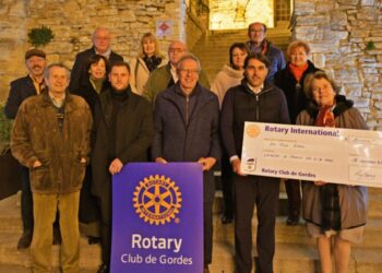 Le Rotary club de Gordes fait un don à l’association ‘Vaincre la maladie des os de verre’