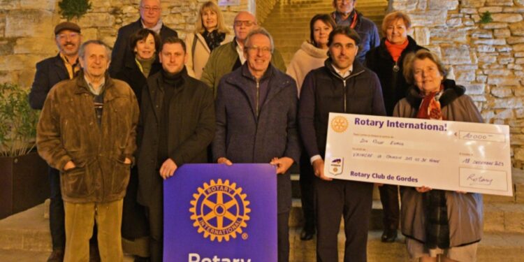 Le Rotary club de Gordes fait un don à l’association ‘Vaincre la maladie des os de verre’