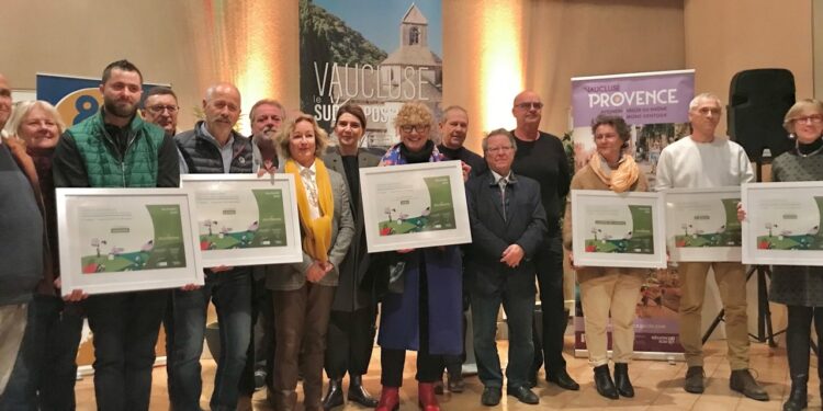 9 communes vauclusiennes récompensées au concours Villes et villages fleuris 2023