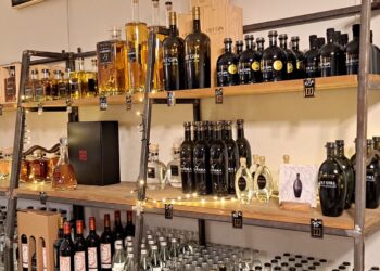 Manguin sur la Barthelasse : des fruits, de la passion, une distillation inégalable