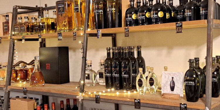 Manguin sur la Barthelasse : des fruits, de la passion, une distillation inégalable