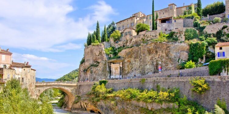 Vaison-la-Romaine désignée la ville la plus accueillante de France par Booking.com