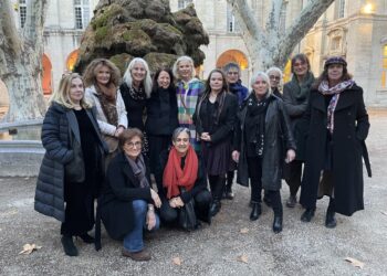 Avignon, Cloître Saint-Louis, il y a foule pour ‘Talents de femmes’