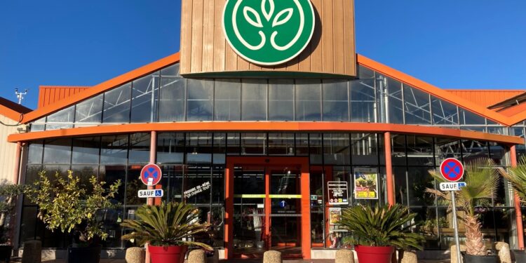 Pertuis : la boutique Gamm Vert se refait une beauté
