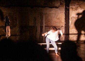 Le Centre Dramatique des Villages du Haut Vaucluse accueille la compagnie En carton avec ‘Hors de moi’