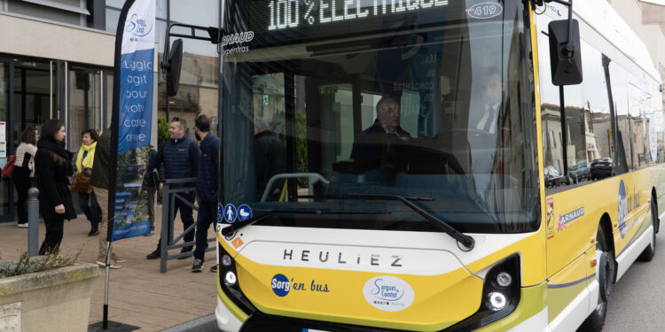 Les Sorgues du Comtat roulent en bus électriques et 100% biocarburant