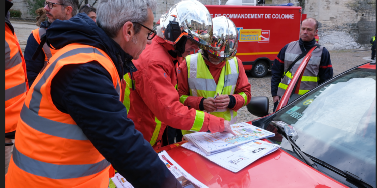 Les pompiers en plein sauvetage des œuvres du Palais des papes