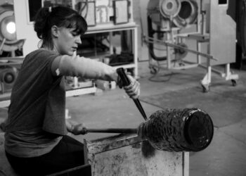 Apt, Sati Mougard, l’artiste des mondes invisibles, expose à l’atelier Ruller