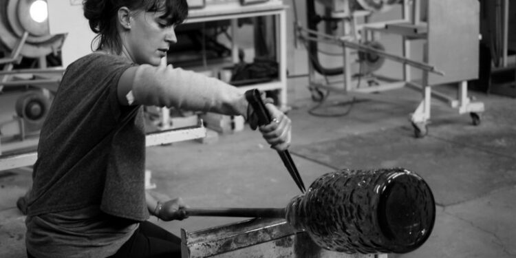 Apt, Sati Mougard, l’artiste des mondes invisibles, expose à l’atelier Ruller