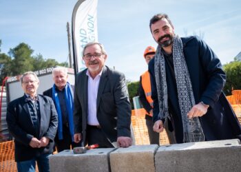 Pose de la première pierre du bâtiment Signal, futur symbole de l’architecture environnementale d’Agroparc 