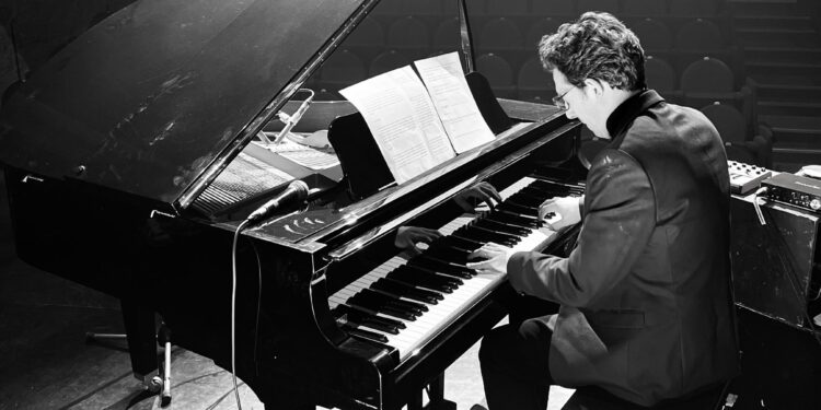 Julien Gelas, la passion au bout des doigts ce jeudi au Théâtre du Chêne Noir