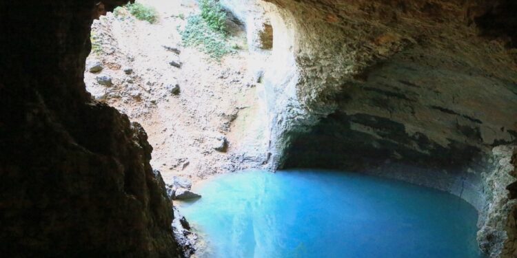 Fontaine-de-Vaucluse : l’accès au gouffre est interdit