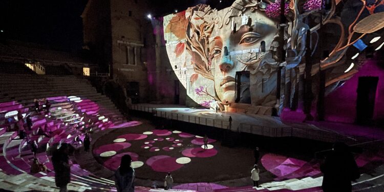 (Vidéo) Théâtre antique d’Orange, laissez-vous porter par l’Odyssée sonore