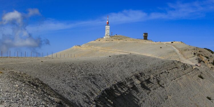La route du Ventoux qui mène au sommet de nouveau accessible  