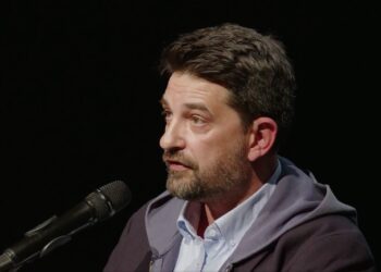 Festival d’Avignon 2024 : Tiago Rodrigues a su trouver les mots pour (nous) le dire