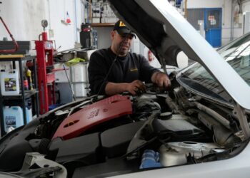 Avignon : au cœur de Passerelle, le garage solidaire qui vient en aide aux personnes en difficulté