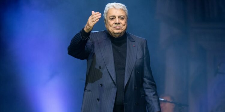 Enrico Macias en infatigable militant de la paix à Confluence spectacles