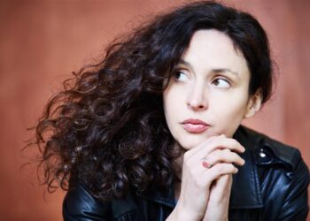 ‘En tongs au pied de l’Himalaya’, un seul en scène bouleversant au Théâtre du Chêne Noir