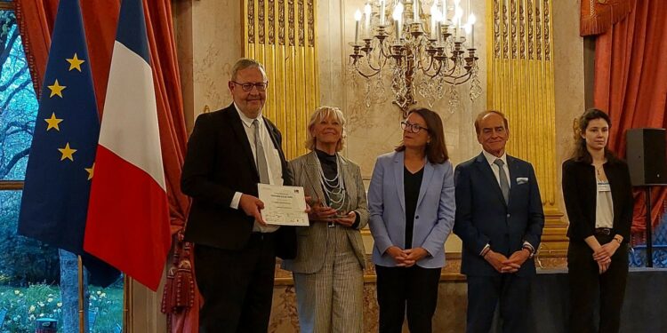 Barbentane reçoit le prix national Eco maires pour son projet de reboisement de la Montagnette