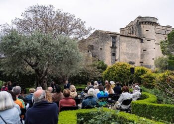 Après avoir attiré 15 000 lecteurs en 2023, le salon Lire à Gordes revient pour une seconde édition