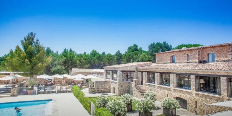 À Joucas, les restaurants et le spa du Phébus rouvrent leurs portes