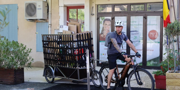Malaucène : La CoVe met un vélo cargo à disposition des commerçants pour collecter les déchets