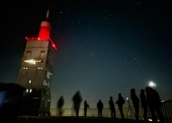 (Photos) Mont Ventoux : les Vauclusiens à la chasse aux aurores boréales