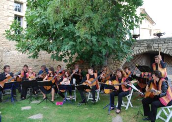 Gordes : l’Orchestre de guitares de Provence vous donne rendez-vous aux jardins