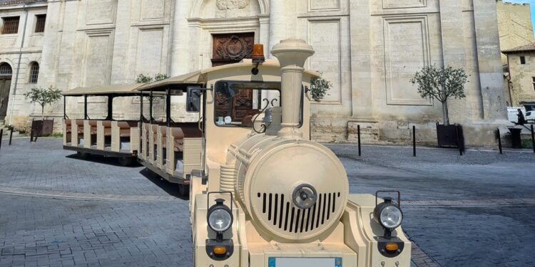 Le petit train touristique de l’Isle-sur-la-Sorgue circule désormais au biocarburant