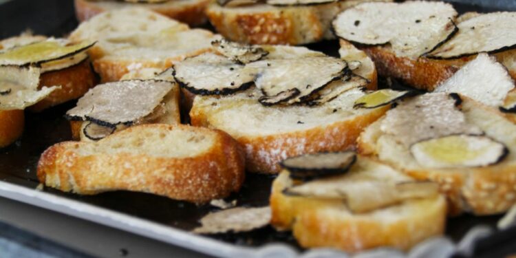 Le marché aux truffes d’été est de retour à Carpentras