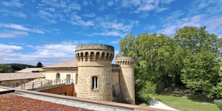 Château de Massillan : luxe, calme et volupté dans un havre de paix 100% zen à Uchaux