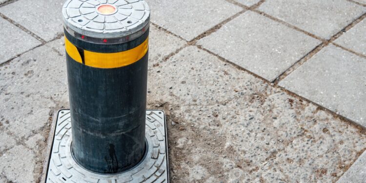 La Ville de Carpentras installe des bornes d’accès à l’entrée de la rue Barjavel
