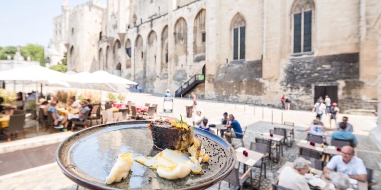 88% des Français prévoient de fréquenter les bars, cafés et restaurants cet été