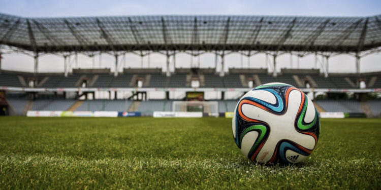 Jeux olympiques 2024 : la Ville d’Avignon offre 1.000 places pour des rencontres de foot au Vélodrome 