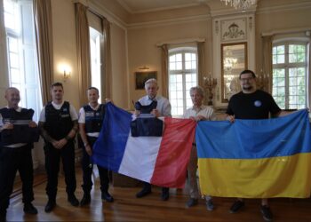 Carpentras : la Ville fait don de gilets pare-balles à une association ukrainienne