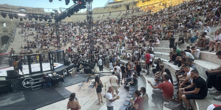 Orange : Au cœur des combats des gladiateurs à la soirée Hexagone MMA 