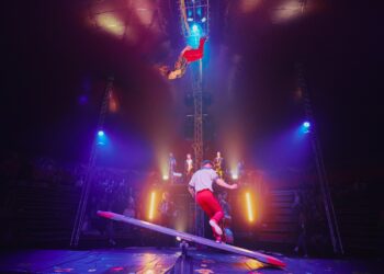 ‘I love you two’, des duos d’amour circassiens au chapiteau du Kabarouf sur l’île de la Barthelasse