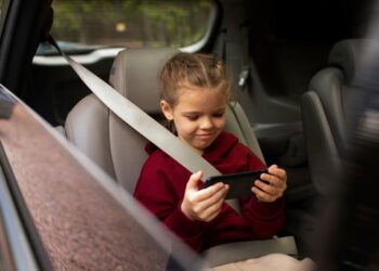 Comment les petits Français vont-ils être occupés pendant les longs trajets des vacances de cet été ?