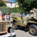 80 ans de la Libération de Piolenc : Jeep, Traction avant, Simca 8 convergent vers le Monument aux Morts